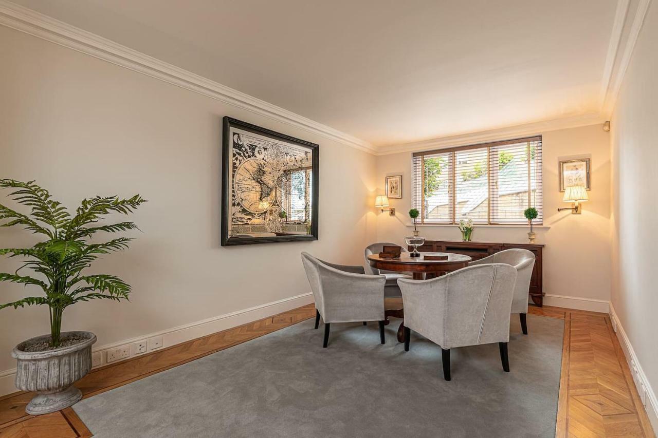 Сasa de vacaciones Joivy Stunning 6-bed House Near Harrods In Knightsbridge *